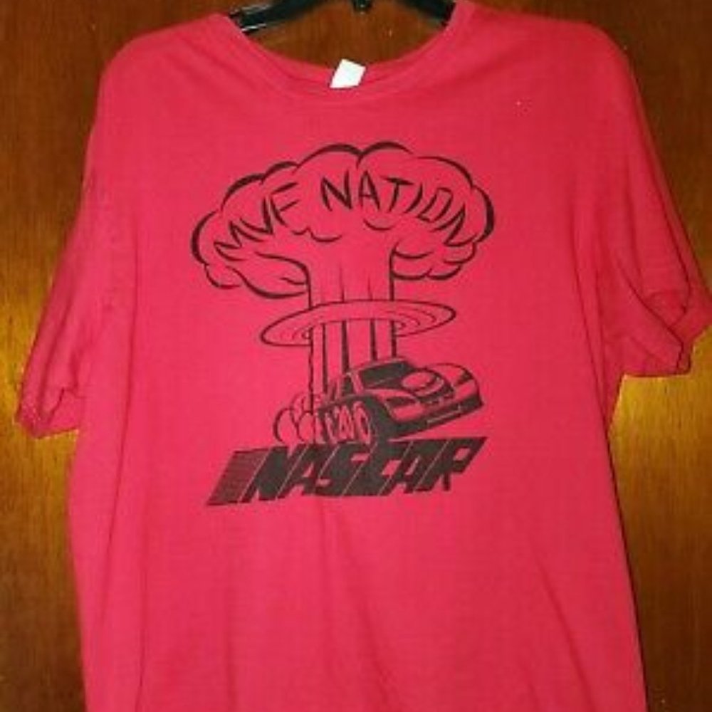Man vs Food Nation NASCAR t-shirt XL